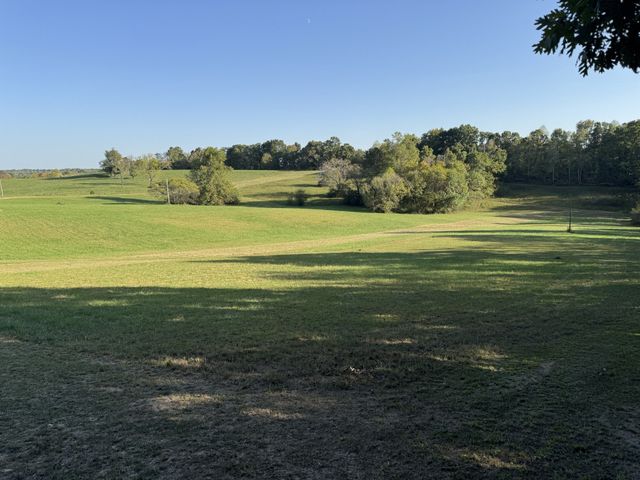 1525 E Piney Rd, Dickson, TN 37055