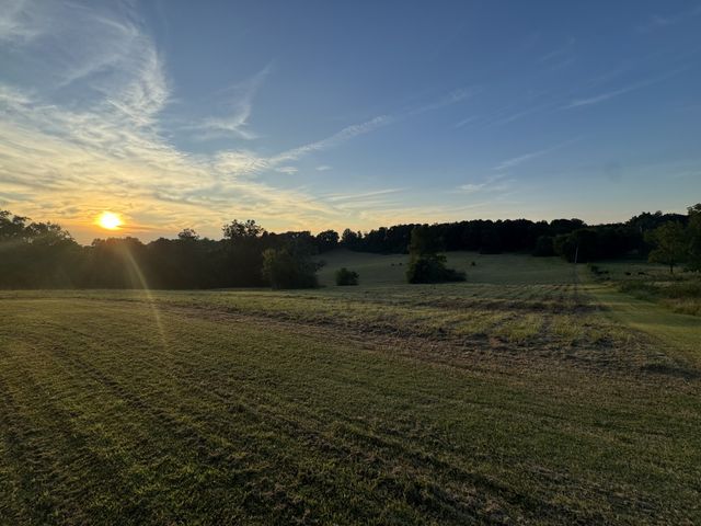 1525 E Piney Rd, Dickson, TN 37055
