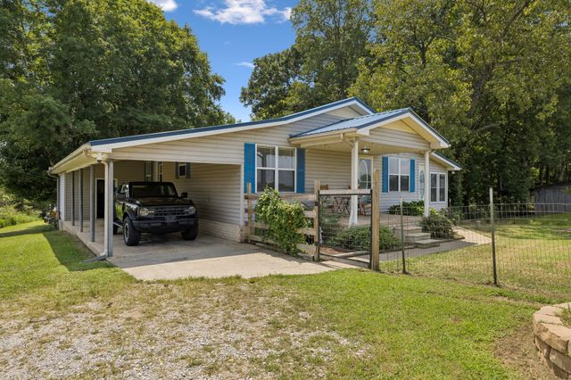 1525 E Piney Rd, Dickson, TN 37055