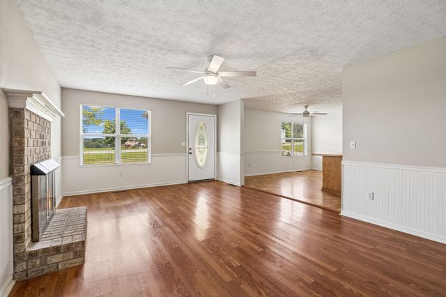 1525 E Piney Rd, Dickson, TN 37055