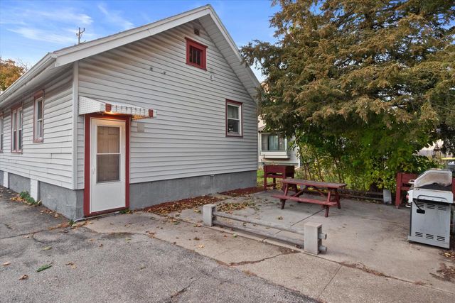 129 S West AVENUE, Waukesha, WI 53186