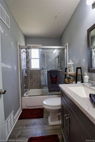 2316 Rollins Street, Grand Blanc Charter Township, MI 48439