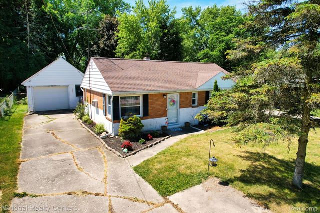 2316 Rollins Street, Grand Blanc Charter Township, MI 48439