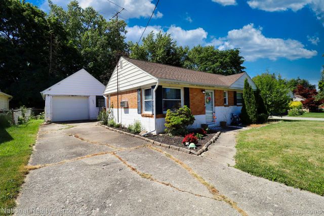 2316 Rollins Street, Grand Blanc Charter Township, MI 48439