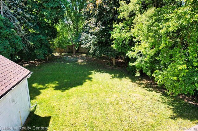 2316 Rollins Street, Grand Blanc Charter Township, MI 48439