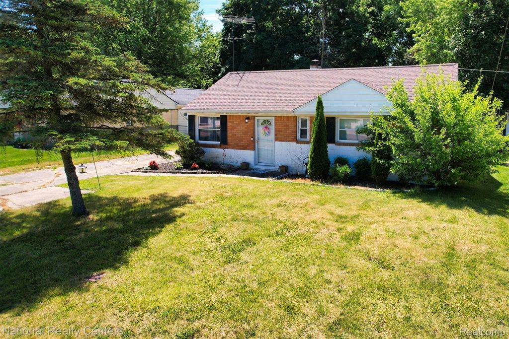 2316 Rollins Street, Grand Blanc Charter Township, MI 48439