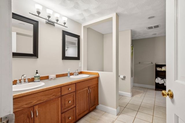 19 Devonshire Rd, Middleton, MA 01949