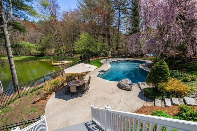 19 Devonshire Rd, Middleton, MA 01949