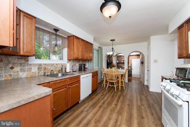 2 CLARK DR, Barrington, NJ 08007