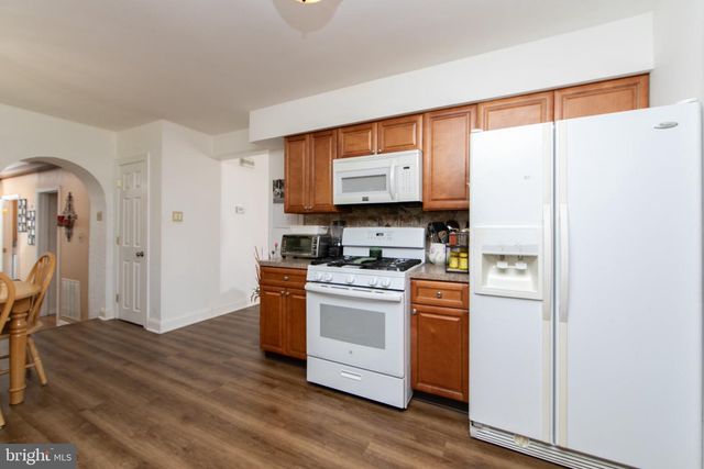 2 CLARK DR, Barrington, NJ 08007