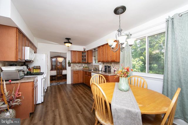2 CLARK DR, Barrington, NJ 08007