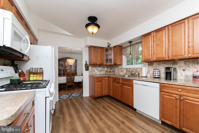 2 CLARK DR, Barrington, NJ 08007