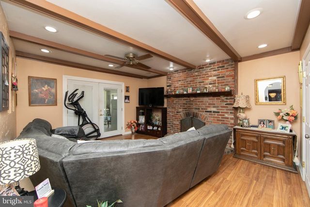 2 CLARK DR, Barrington, NJ 08007