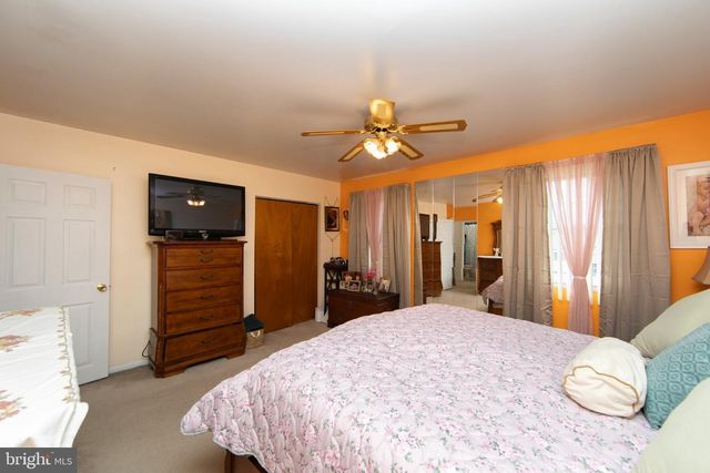 2 CLARK DR, Barrington, NJ 08007