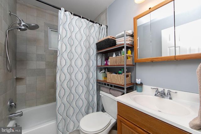 2 CLARK DR, Barrington, NJ 08007