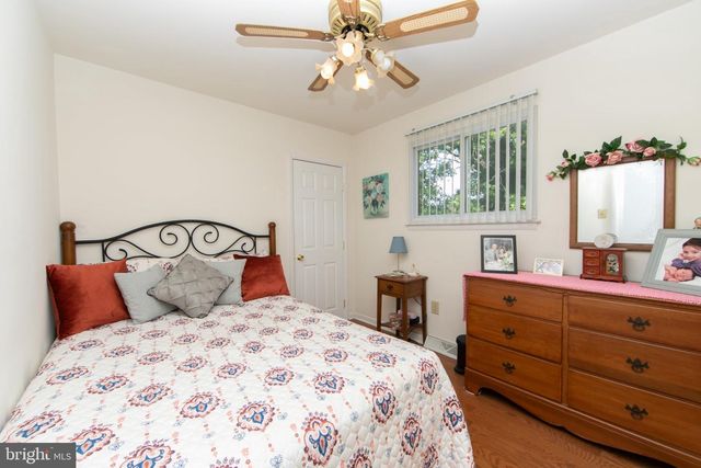 2 CLARK DR, Barrington, NJ 08007