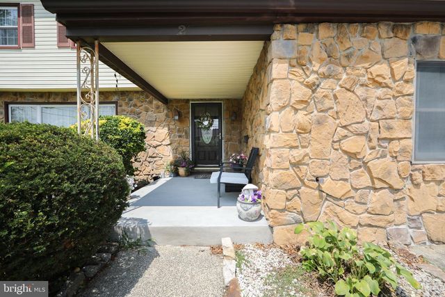 2 CLARK DR, Barrington, NJ 08007