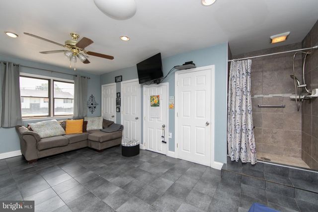 2 CLARK DR, Barrington, NJ 08007