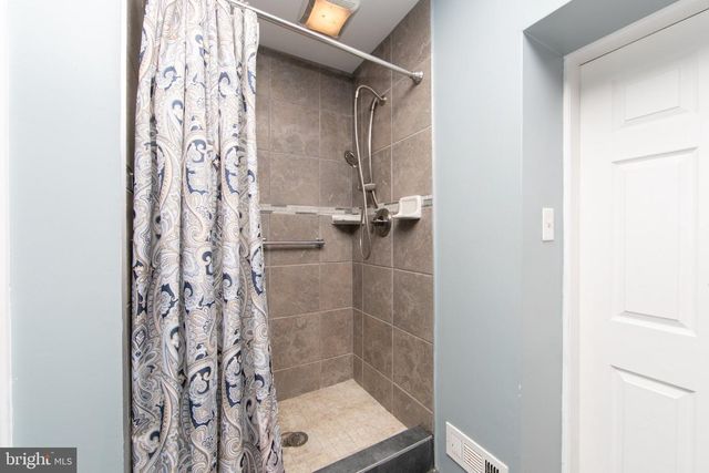 2 CLARK DR, Barrington, NJ 08007