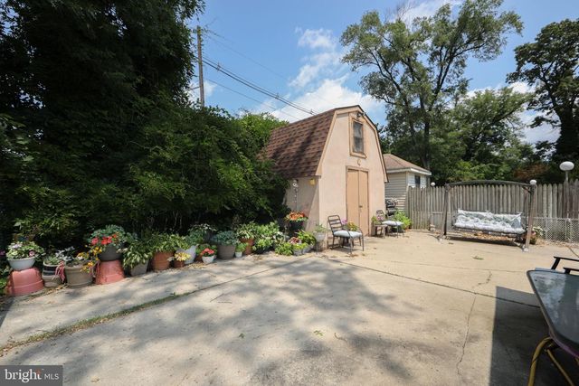 2 CLARK DR, Barrington, NJ 08007
