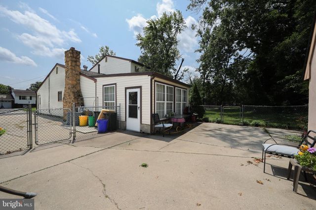 2 CLARK DR, Barrington, NJ 08007