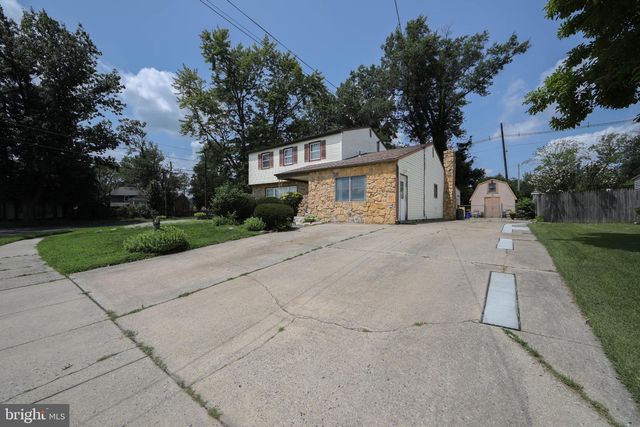 2 CLARK DR, Barrington, NJ 08007