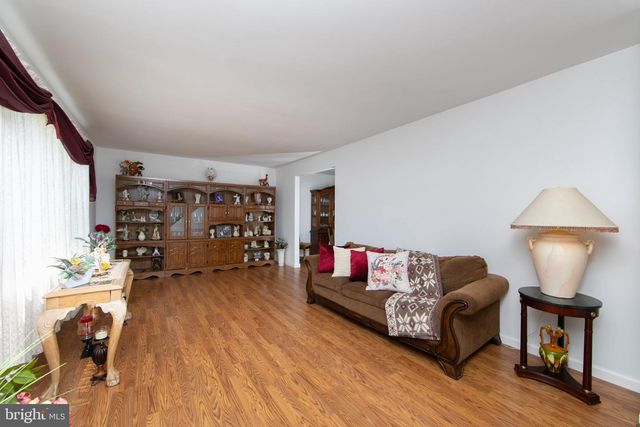 2 CLARK DR, Barrington, NJ 08007