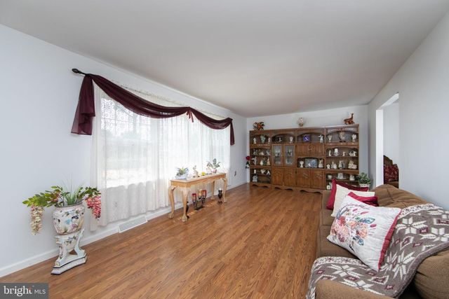 2 CLARK DR, Barrington, NJ 08007