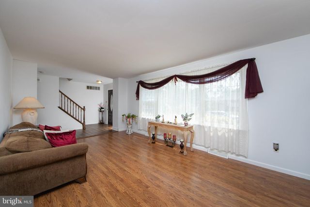 2 CLARK DR, Barrington, NJ 08007