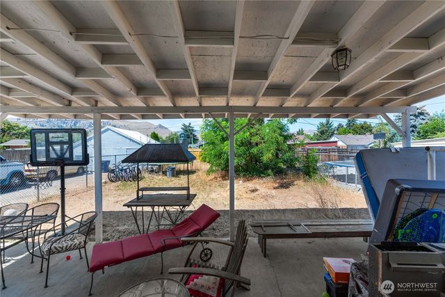 658 Okanogan Avenue, Wenatchee, WA 98801