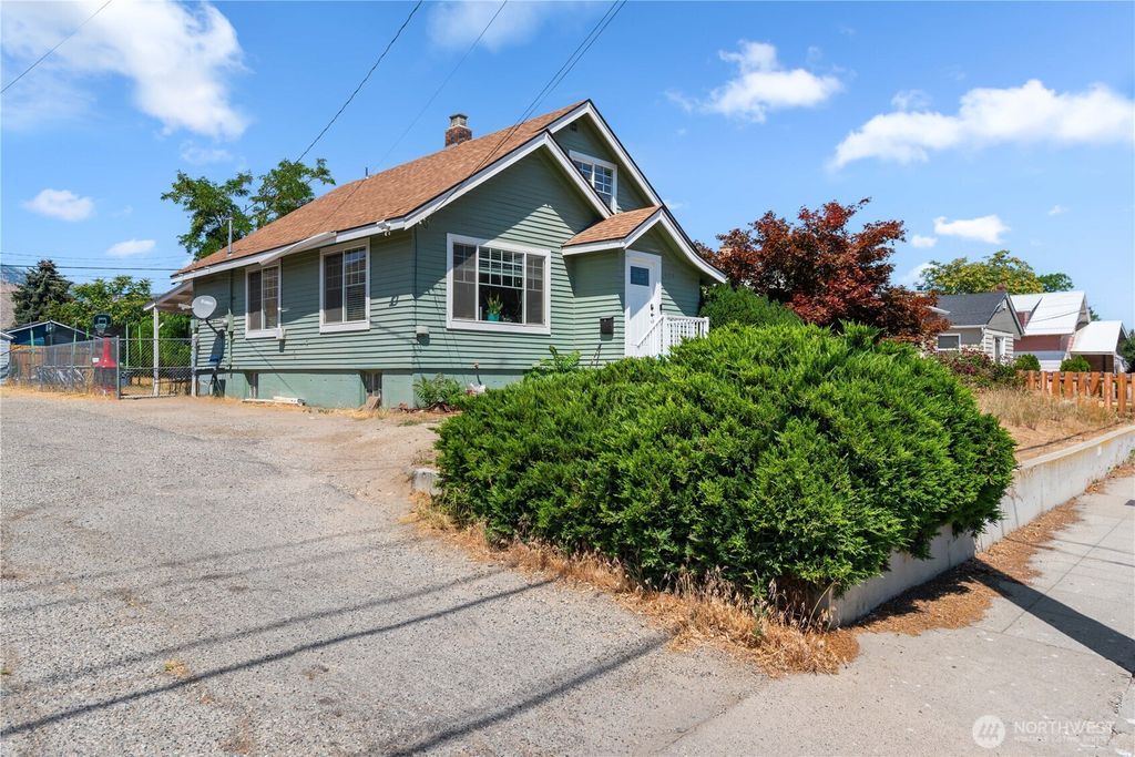 658 Okanogan Avenue, Wenatchee, WA 98801