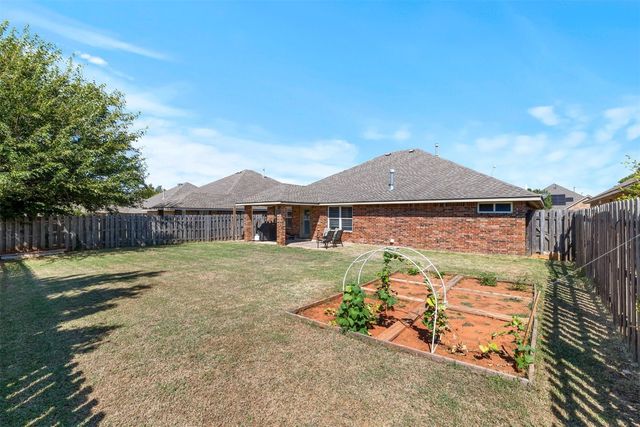 332 Mohawk Trail, Edmond, OK 73003
