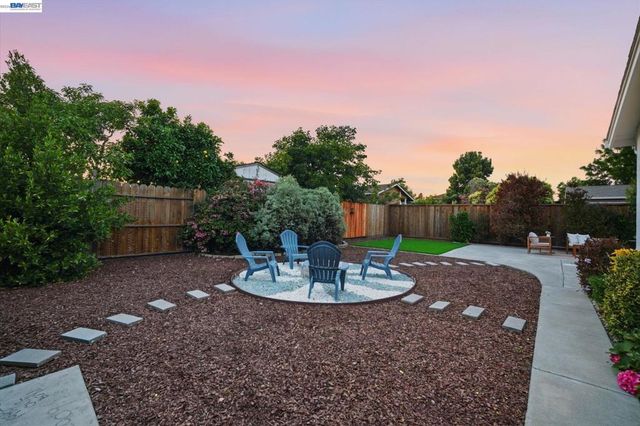 6221 Broadway Ave, Newark, CA 94560