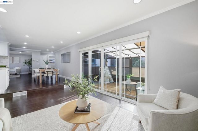 6221 Broadway Ave, Newark, CA 94560