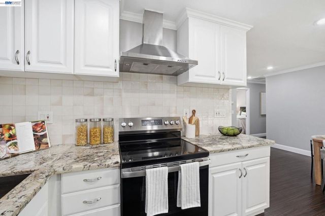 6221 Broadway Ave, Newark, CA 94560
