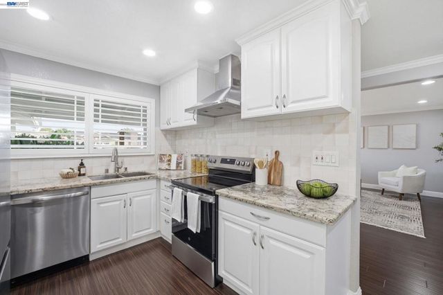 6221 Broadway Ave, Newark, CA 94560