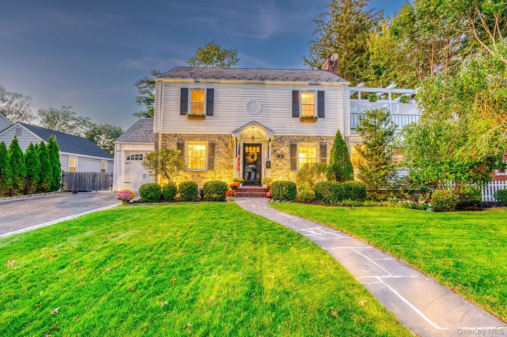 25 Greystone Road, Rockville Centre, NY 11570