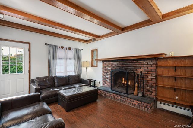73 Anndom Court, North Babylon, NY 11703