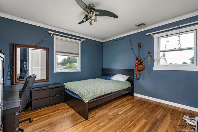 73 Anndom Court, North Babylon, NY 11703