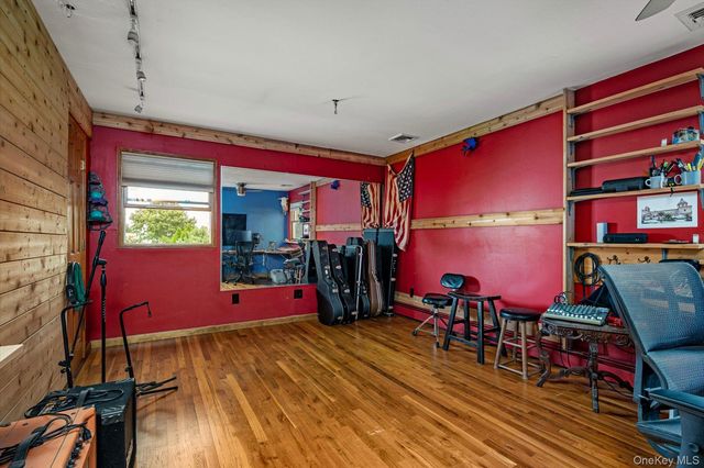 73 Anndom Court, North Babylon, NY 11703