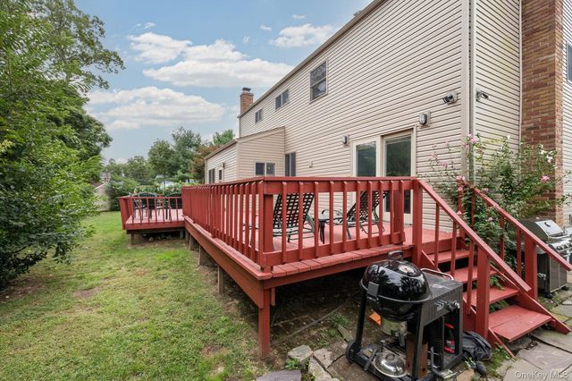 73 Anndom Court, North Babylon, NY 11703