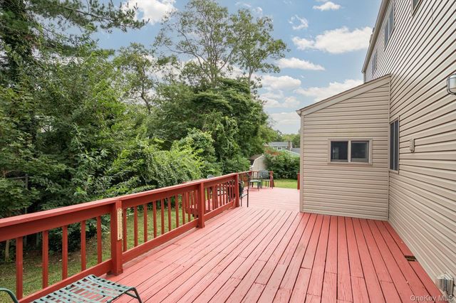 73 Anndom Court, North Babylon, NY 11703