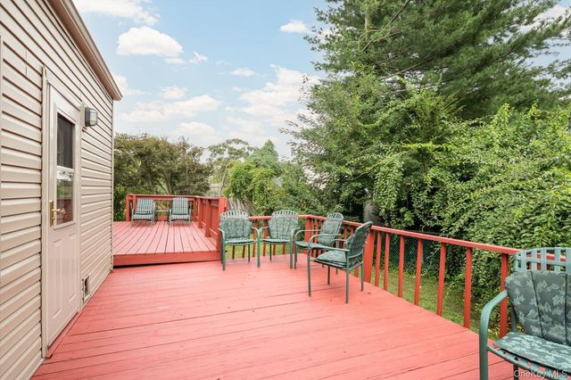 73 Anndom Court, North Babylon, NY 11703