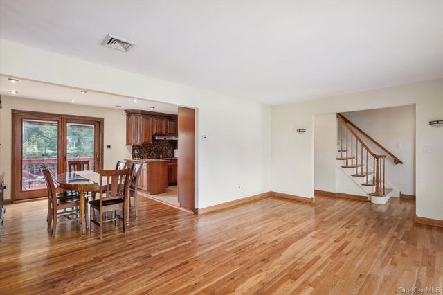 73 Anndom Court, North Babylon, NY 11703
