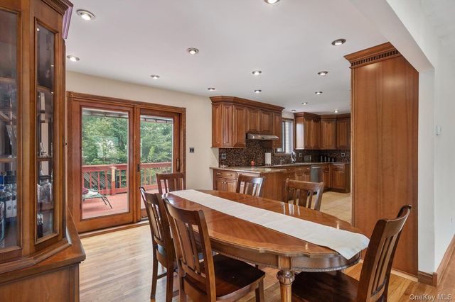 73 Anndom Court, North Babylon, NY 11703