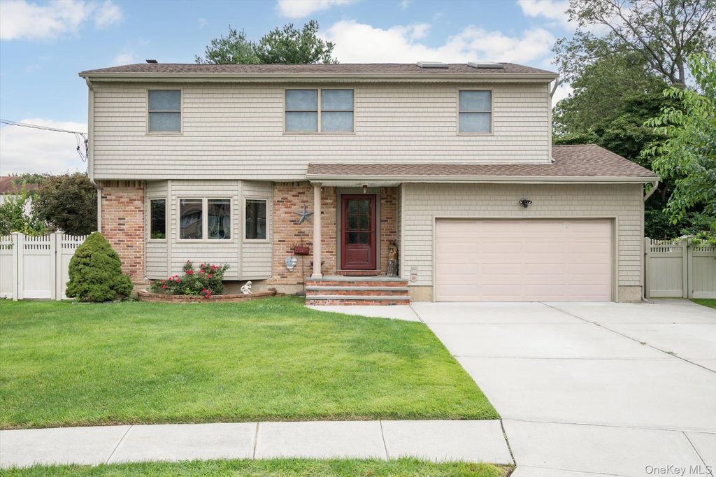 73 Anndom Court, North Babylon, NY 11703 — exterior