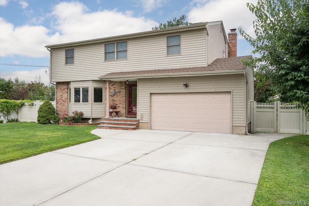 73 Anndom Court, North Babylon, NY 11703 — photo 3
