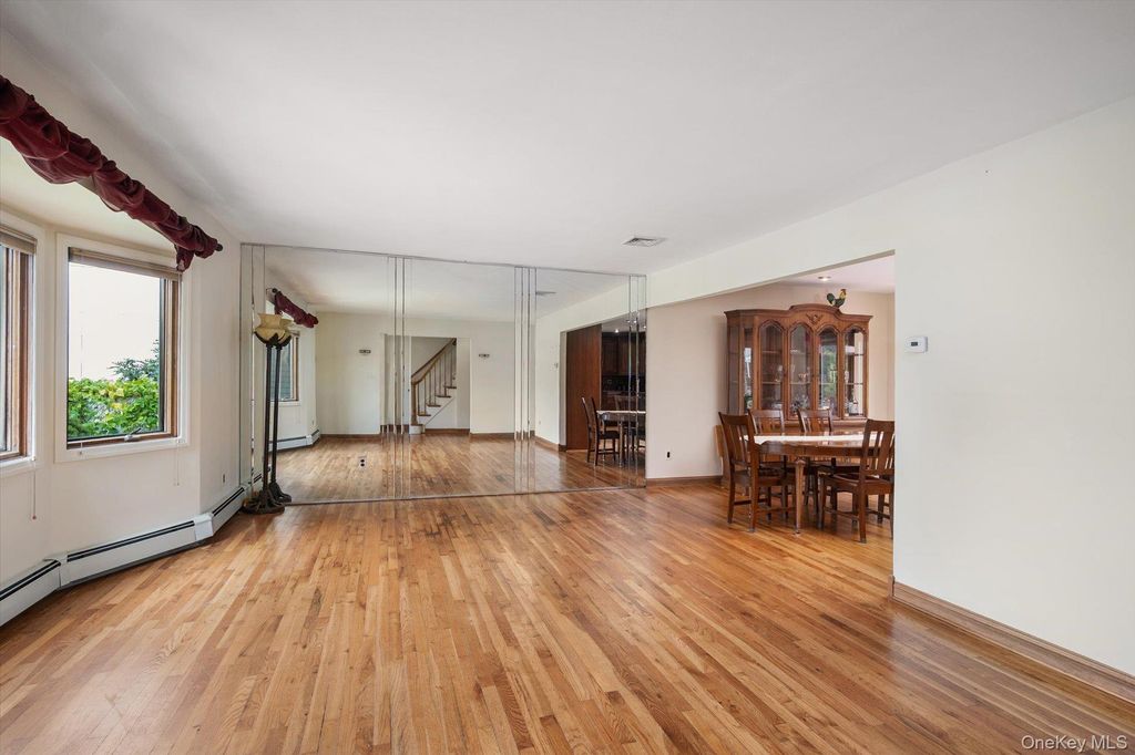 73 Anndom Court, North Babylon, NY 11703 — photo 4
