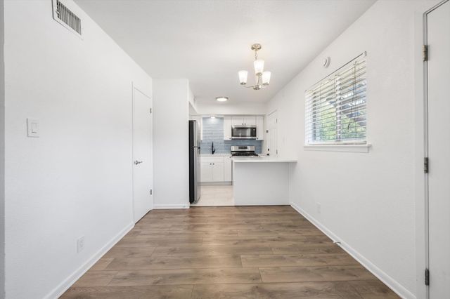806 E 13th ST 102, Georgetown, TX 78626