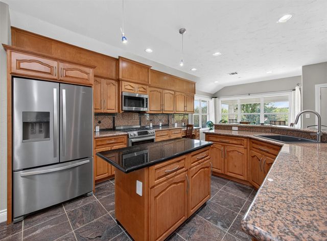 493 Chimney Cove DR, Marble Falls, TX 78654